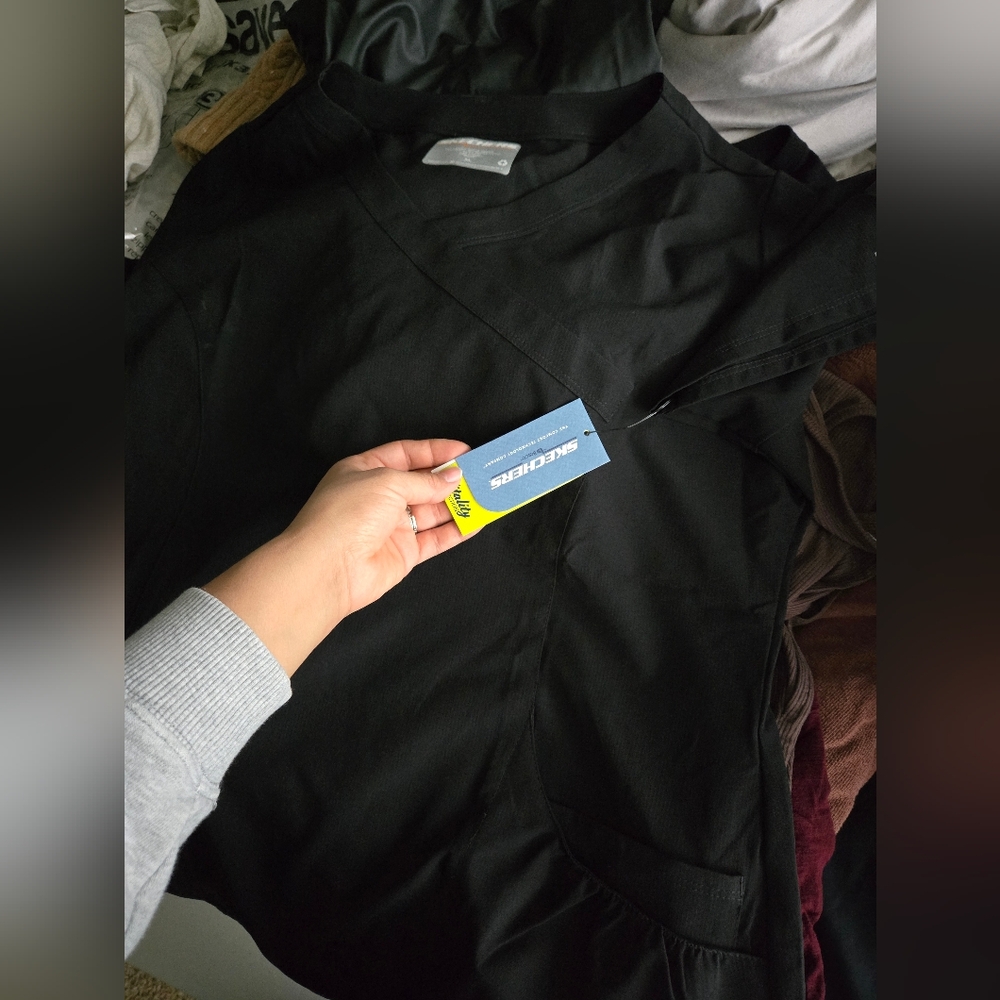 Sketchers Scrubs Set